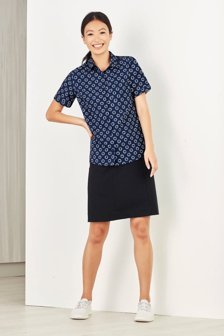 Womens Florence Daisy Print Short Sleeve Shirt in Navy